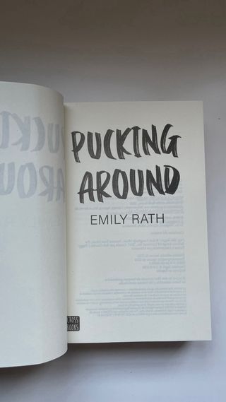 Pucking Around. El amor no es cosa de dos