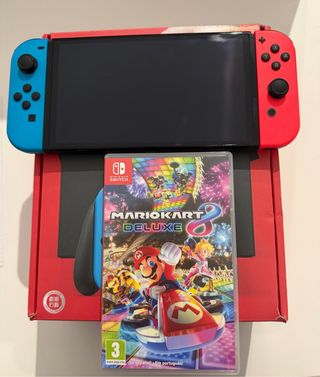 Nintendo Switch OLED + Mario Kart 8 Deluxe