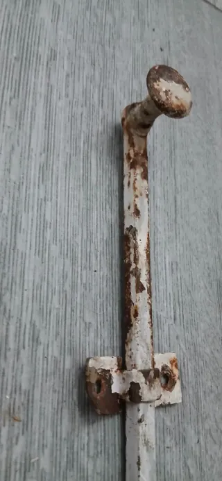 Pestillo grande de metal