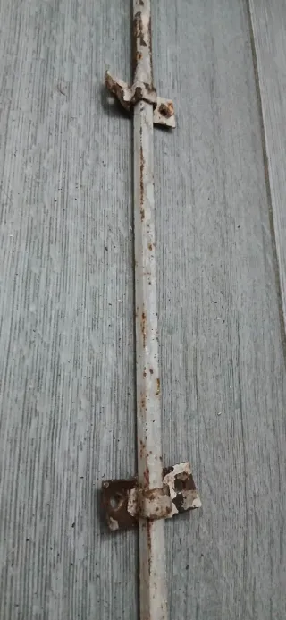 Pestillo grande de metal