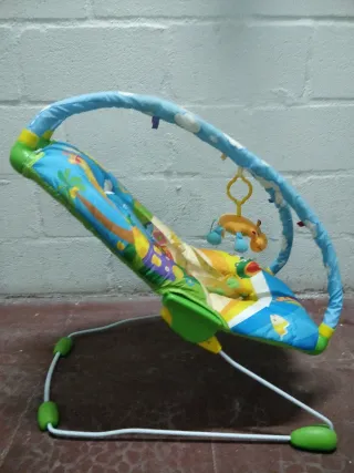 Bouncer Tiny Love Gymini con vibrador relajante.