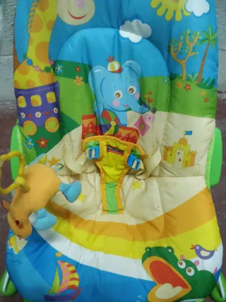 Bouncer Tiny Love Gymini con vibrador relajante.