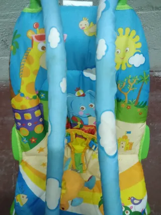 Bouncer Tiny Love Gymini con vibrador relajante.