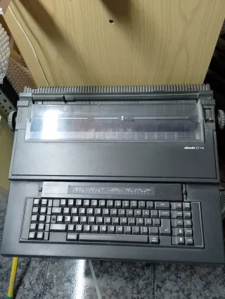 Máquina de escribir Olivetti ET 112 eléctrica