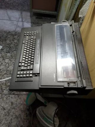 Máquina de escribir Olivetti ET 112 eléctrica