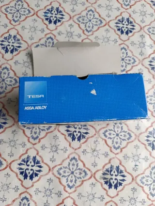 Pomos de puerta dorados con cerradura