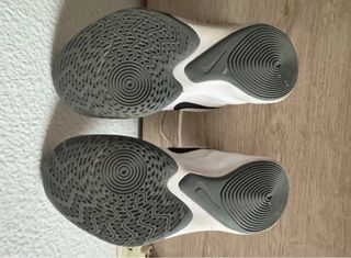 Zapatillas Nike Blancas y Grises