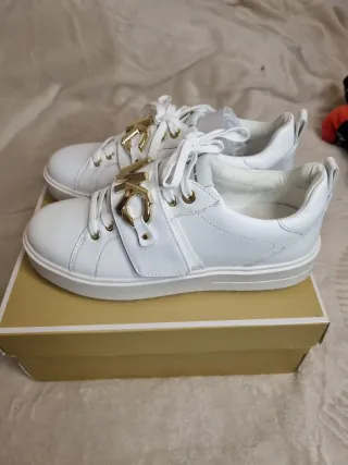 ✨ Michael Kors White Sneakers – NEW / Unworn ✨