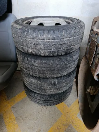 4 Ruedas Falken AllSeason VW Caravelle con llanta