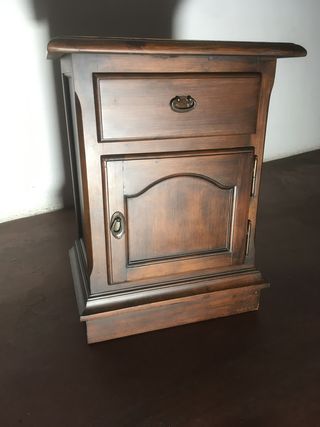 Mesita de noche madera maciza