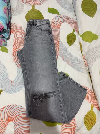 Tejanos anchos grises rasgados