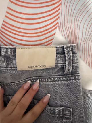 Tejanos anchos grises rasgados