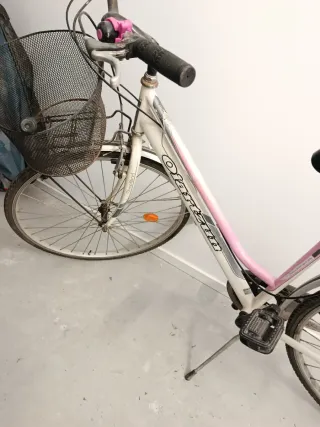 Bicicleta de paseo rosa