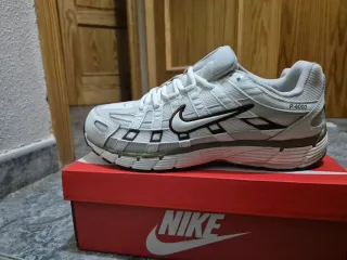 Zapatillas Nike Grises y Blancas