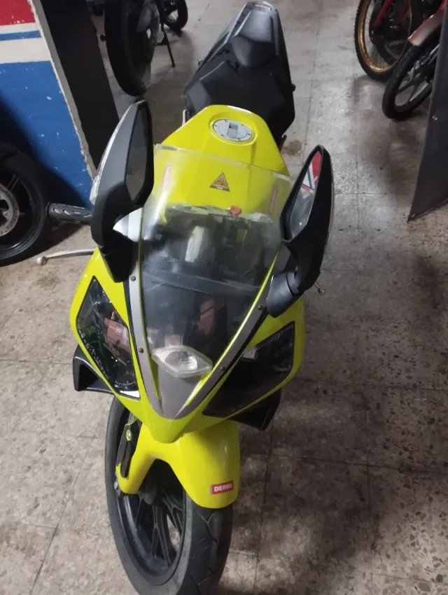 Derbi GPR 50 Amarillo/Gris