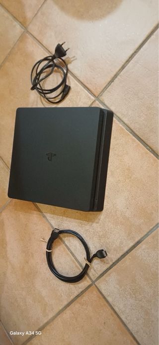 PS4 Slim 825GB + 1 Pad + 10 Giochi