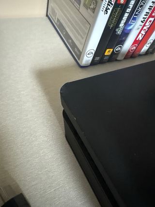 PS4 Slim 825GB + 1 Pad + 10 Giochi