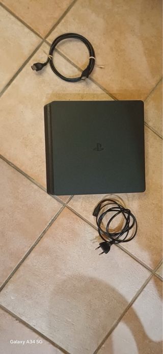 PS4 Slim 825GB + 1 Pad + 10 Giochi