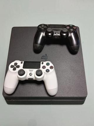 PS4 Slim 825GB + 1 Pad + 10 Giochi