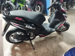 Yamaha Jog 50 Scooter Negra y Rosa