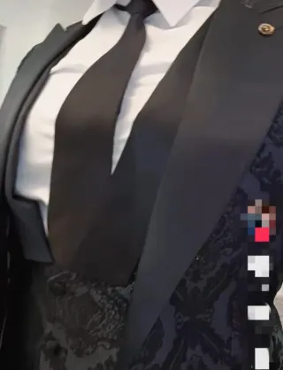 Traje elegante negro