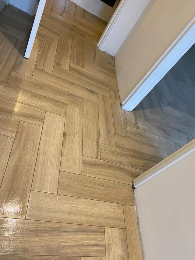 Instalación de suelo y pintado