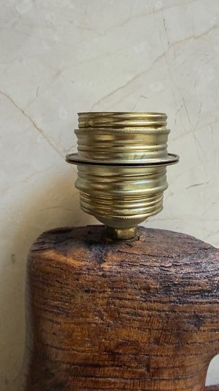 Lámpara rústica YUGO antiguo de Madera.
