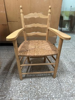 Sillón rústico asiento ratán y madera. A estrenar.