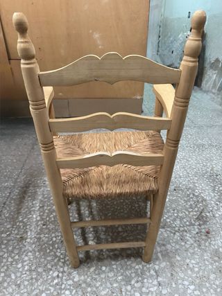 Sillón rústico asiento ratán y madera. A estrenar.