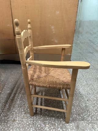 Sillón rústico asiento ratán y madera. A estrenar.