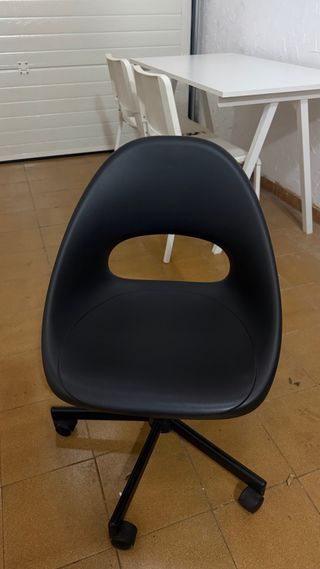 Silla de escritorio giratoria negra