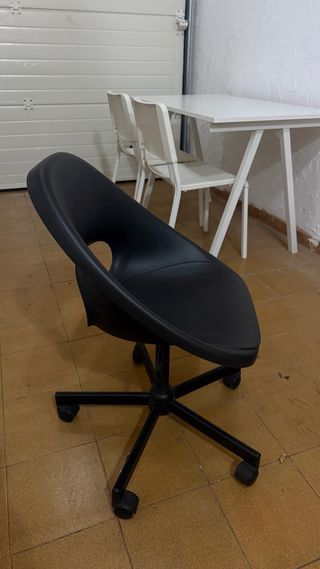 Silla de escritorio giratoria negra
