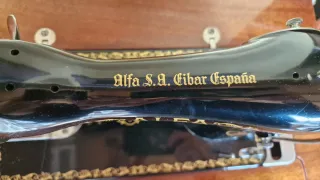 Máquina de Coser Alfa Antigua
