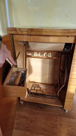 Máquina de Coser Alfa Antigua