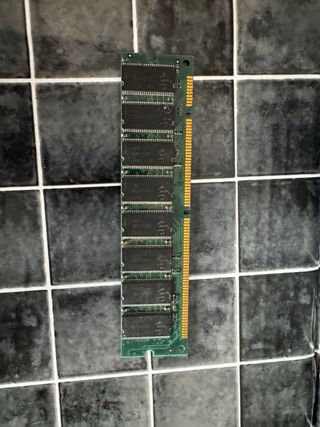 Modulo RAM SpecTek 128MB PC133