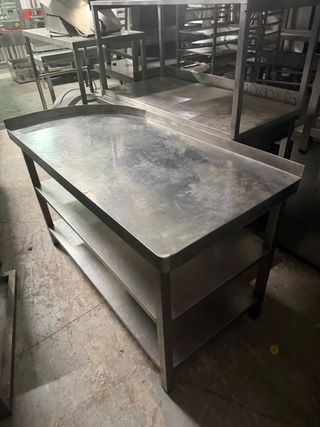 Mesa de trabajo industrial CURVA acero inoxidable