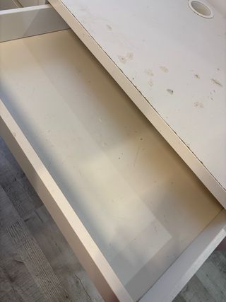 Escritorio blanco metal y madera