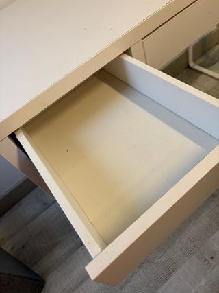 Escritorio blanco metal y madera