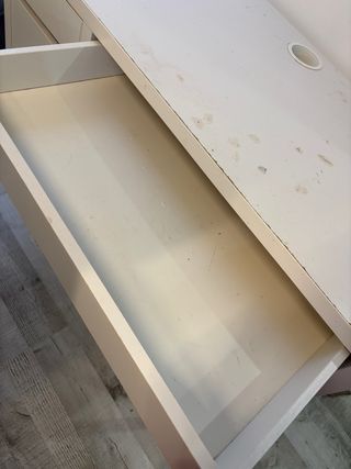 Escritorio blanco metal y madera