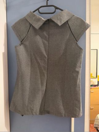 Elegante chaleco gris