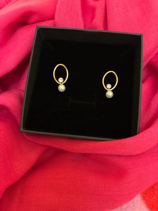 Pendientes dorados con perlas y circonitas