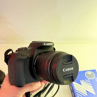 Kit Canon EOS 2000D EF-S 18-55 IS II