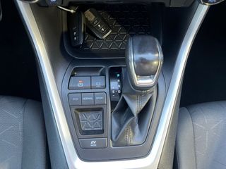 Toyota Rav4 2.5l 220H Advance