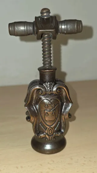 Levatappi in ottone decorato