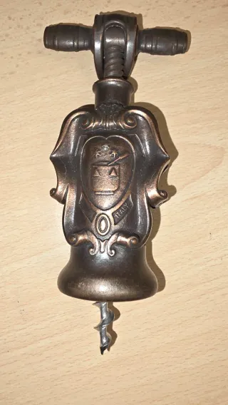 Levatappi in ottone decorato