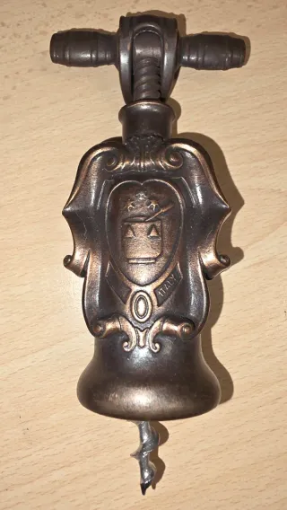 Levatappi in ottone decorato