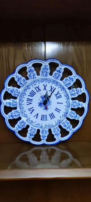 Reloj de pared,cerámica de Talavera azul y blanco.