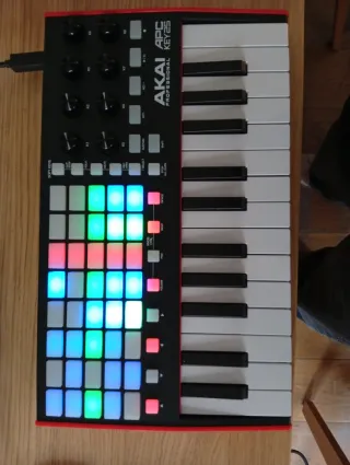 Akai APC KEY 25 Controlador MIDI