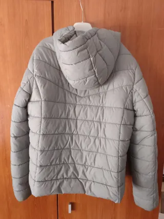 Casaco acolchoado cinzento com capuz