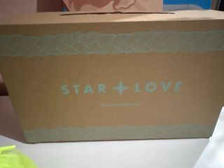 Cuñas amarillas nuevas con lazo